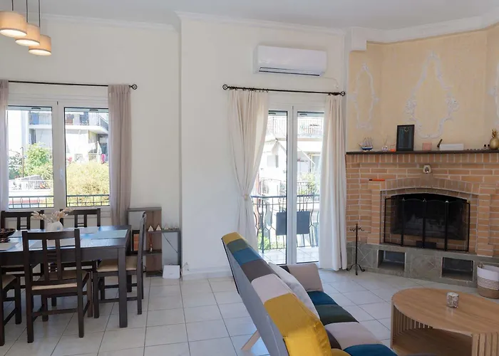 Cozy Greek Apartment